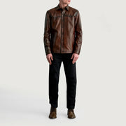 Close-Up Detail of Shirt &amp; Buttons Hardware on Bronco Distressed بني Leather Shirt رجالي