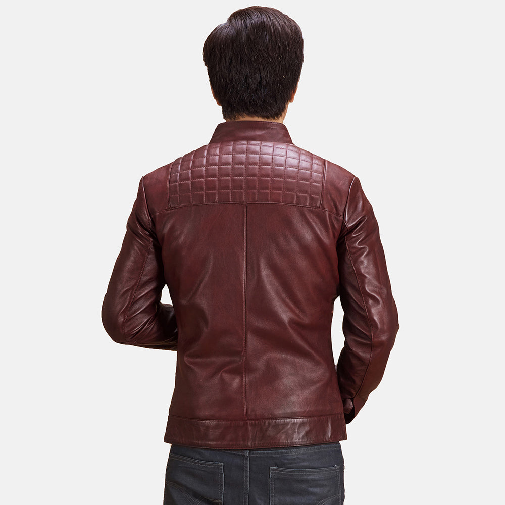 Close-Up Detail of Band with Snap Button &amp; Zipper Hardware on Burgunn Dee عنابي جاكيت بايكر جلد رجالي