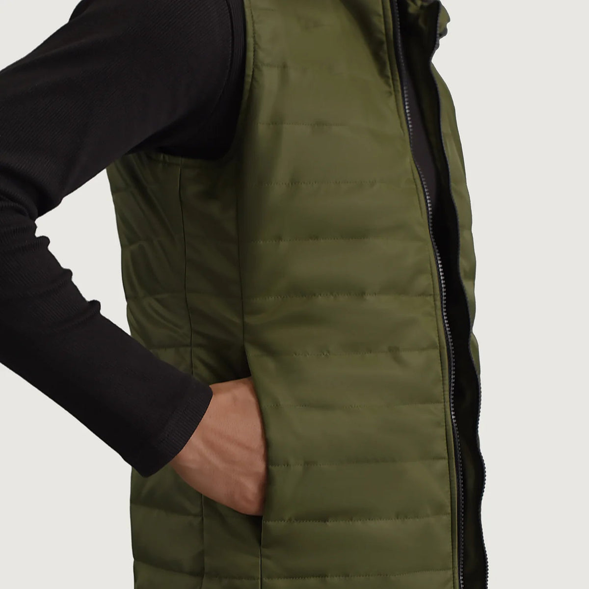 
عرض البطانة الداخلية Showing Quilted Viscose Lining & جيبان داخليان عمليان