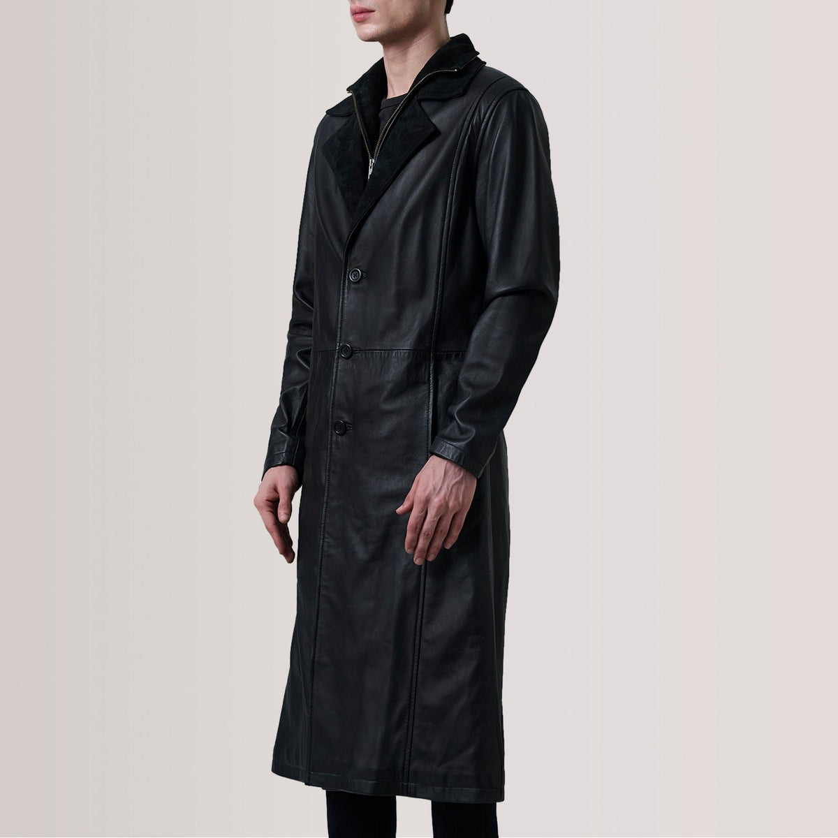 Charlton أسود Leather Single Breasted معطف جلد رجالي For Men - Lateral Side Profile View Showing Sleeve Cut &amp; Athletic Taper Fit