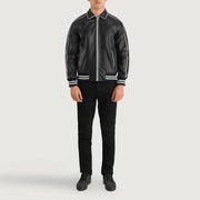 
Cooper أسود Leather Varsity جاكيت جلد رجالي - عرض جانبي يوضح قَصّة الأكمام المريحة