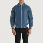 
تفاصيل مقربة of Shirt collar & Zipper Hardware on Cooper أزرق Leather Varsity جاكيت جلد رجالي
