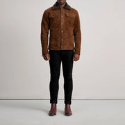 
Dallis بني Suede Shearling Trucker جاكيت جلد رجالي - عرض جانبي يوضح قَصّة الأكمام المريحة