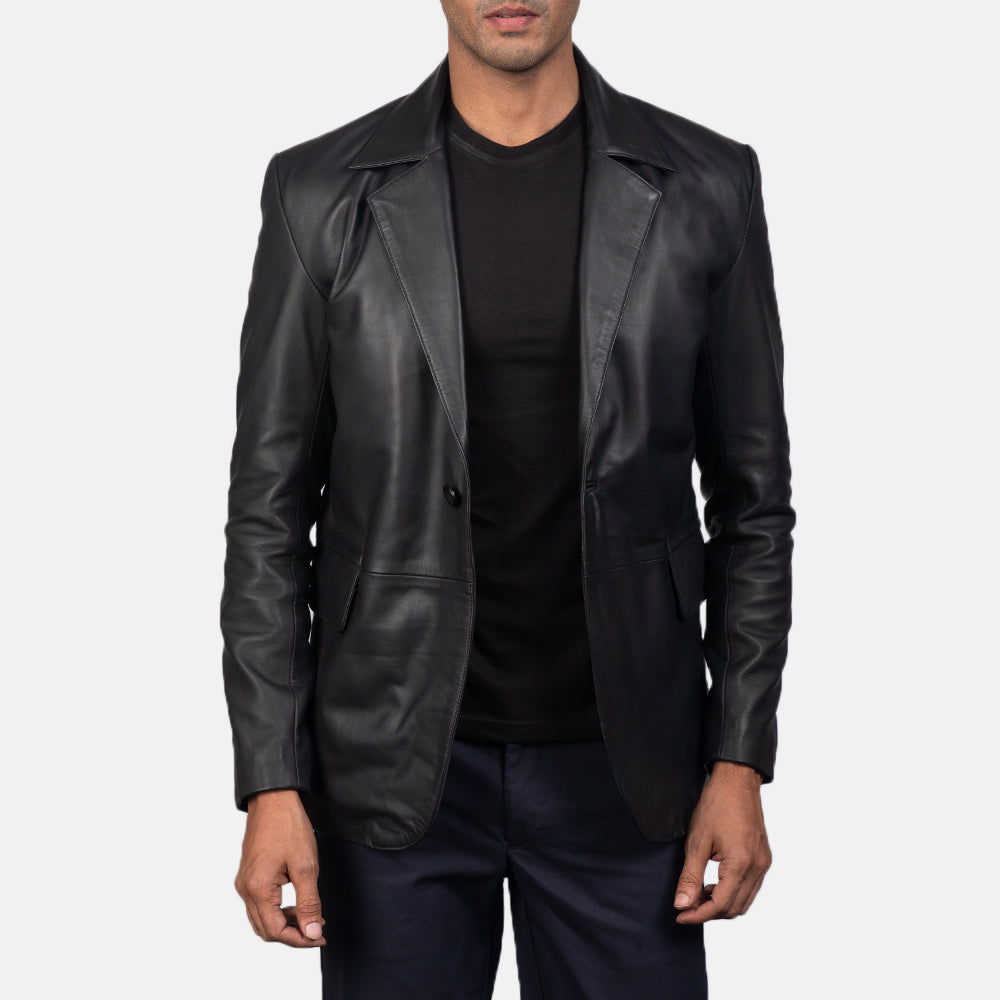 Close-Up Detail of Notch &amp; Button Hardware on Men's Daron أسود بليزر جلد رجالي