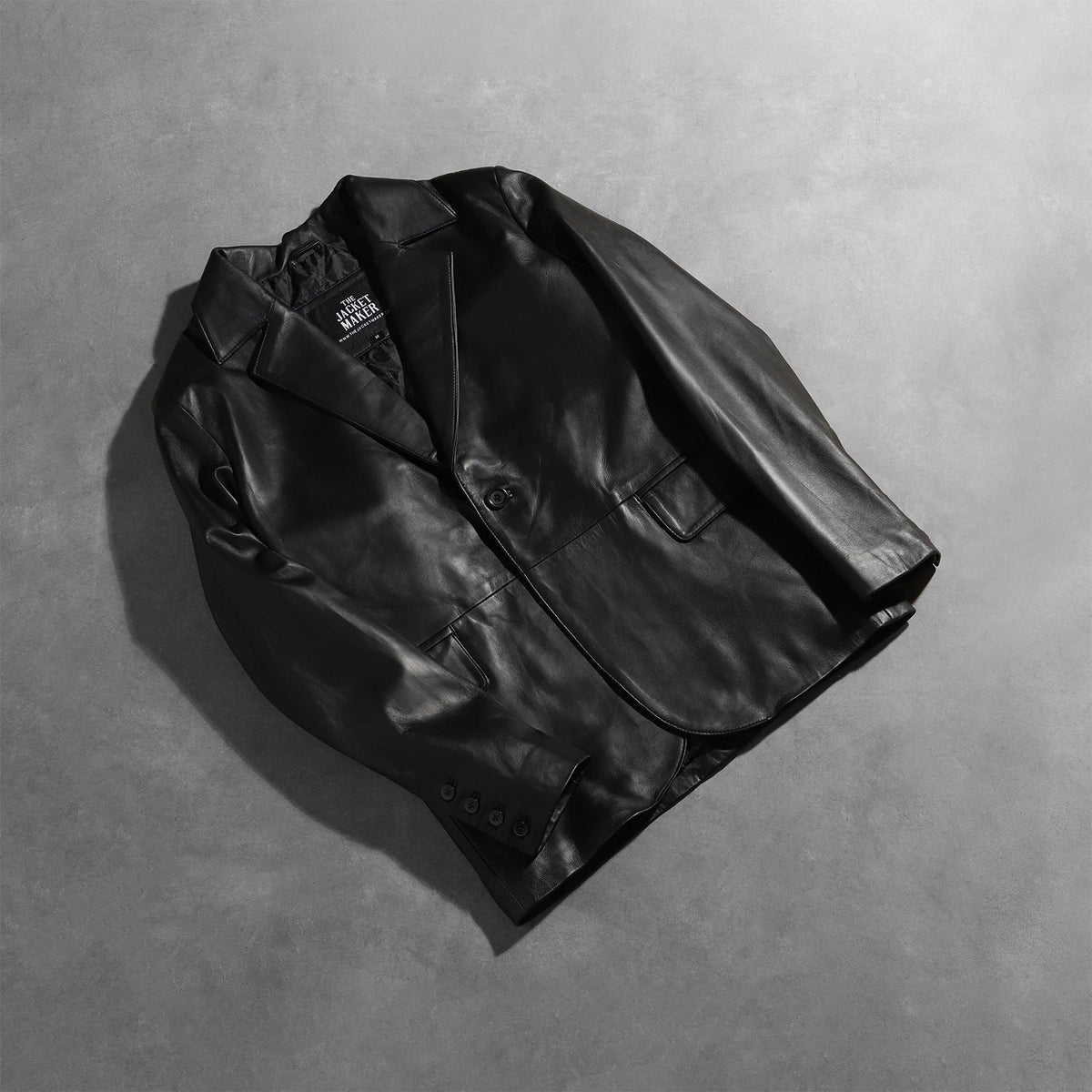 Open Hem &amp; Hem Craftsmanship Construction Detail on Men's Daron أسود بليزر جلد رجالي