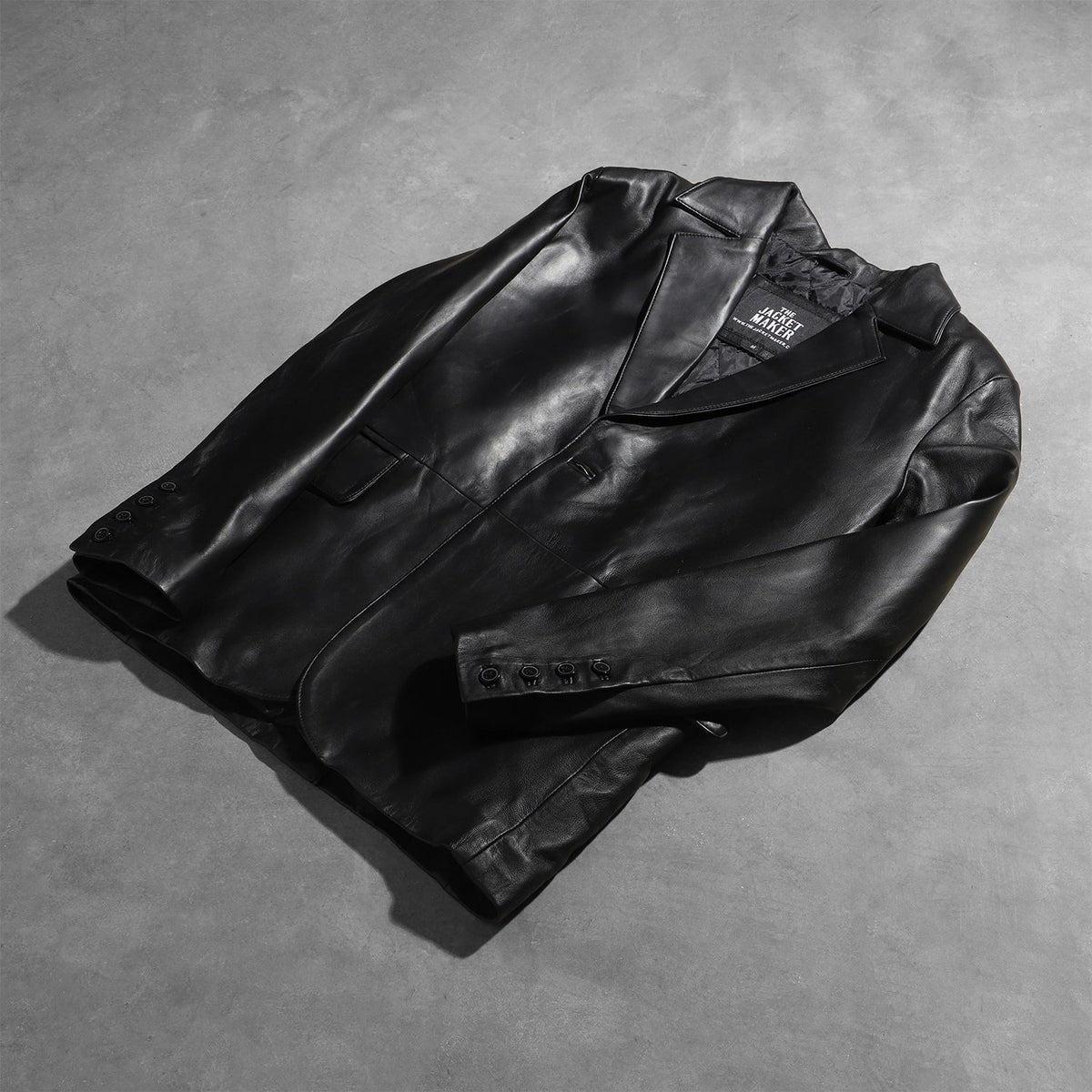 Styled Fit Perspective of Men's Daron أسود بليزر جلد رجالي on Model - Natural Daylight Drape