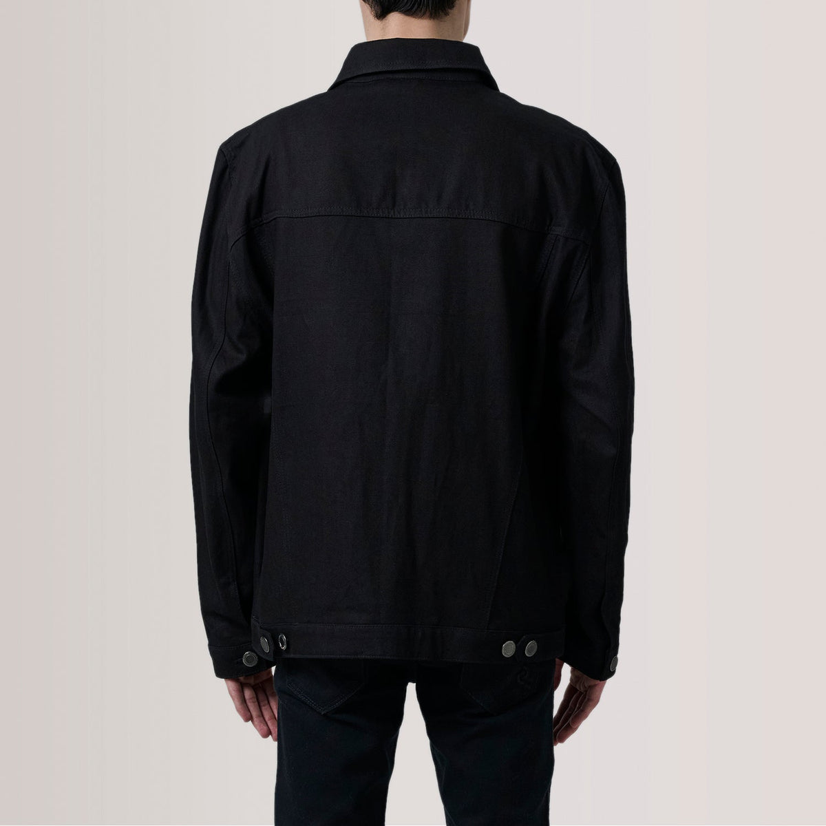 
تفاصيل مقربة of Classic Collar & Heavy-Duty Zipper Hardware on Eddie أسود Oversized Denim Trucker جاكيت جلد رجالي For Men