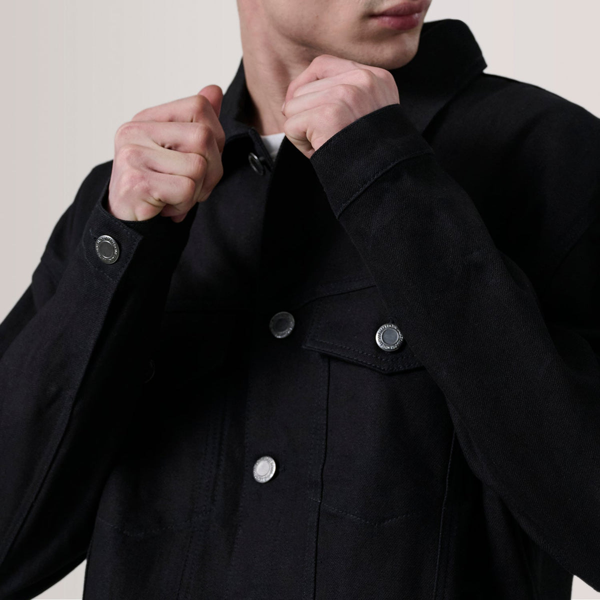 
عرض البطانة الداخلية Showing Quilted Viscose Lining & جيبان داخليان عمليان