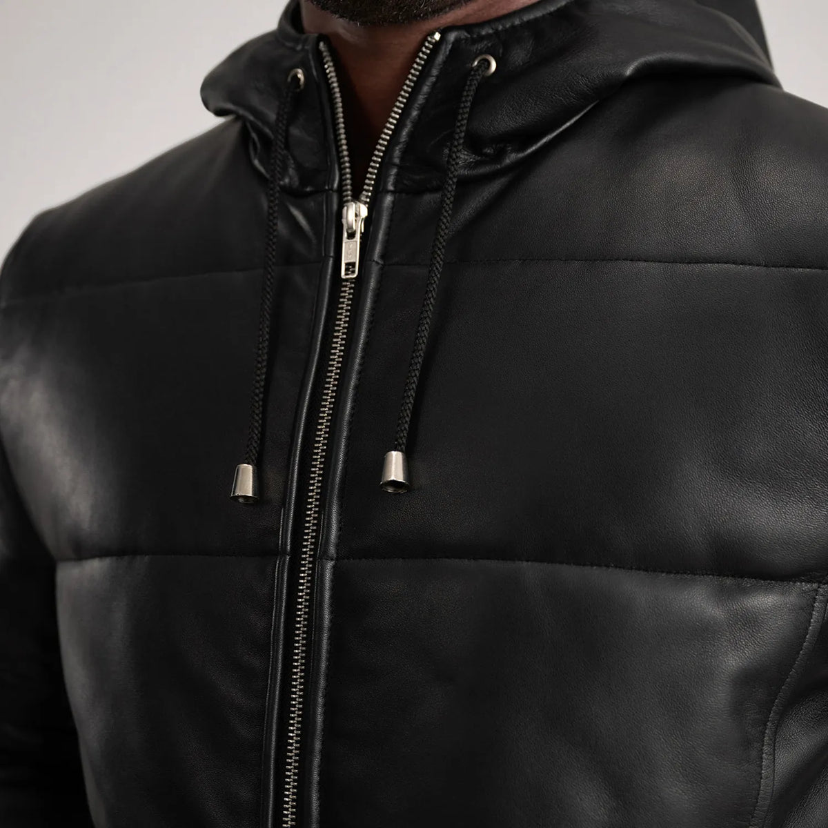 
عرض البطانة الداخلية Showing Polyester Lining & جيبان داخليان عمليان