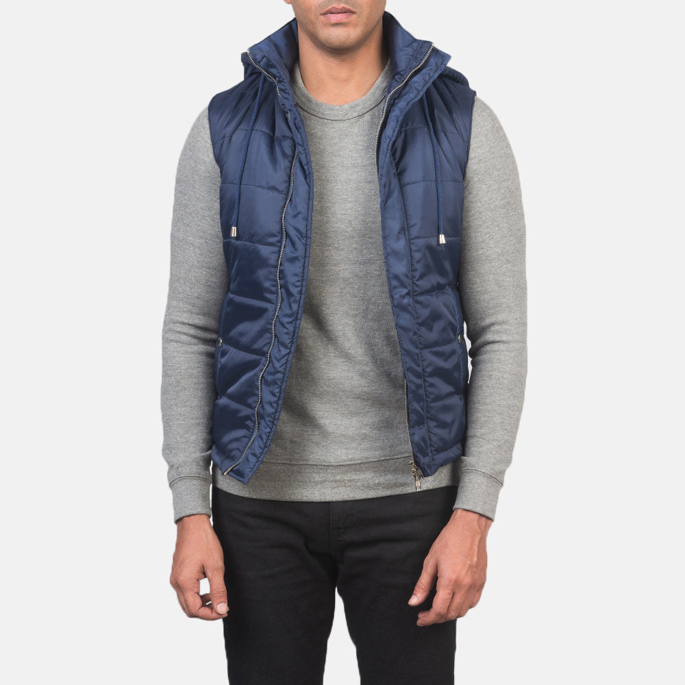
Fuston أزرق صدرية مبطنة بغطاء رأس رجالي in Blue Nylon (Water-Resistant) - عرض أمامي وقَصّة مفصلة أنيقة | شراء أونلاين عبر المتجر الرسمي