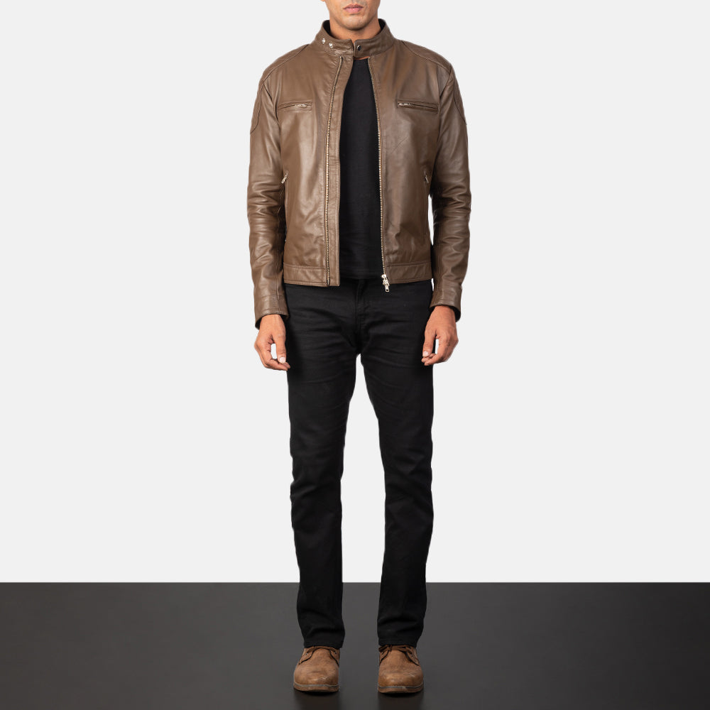 Gatsby Mocha جاكيت بايكر جلد رجالي - Lateral Side Profile View Showing Sleeve Cut &amp; Athletic Taper Fit