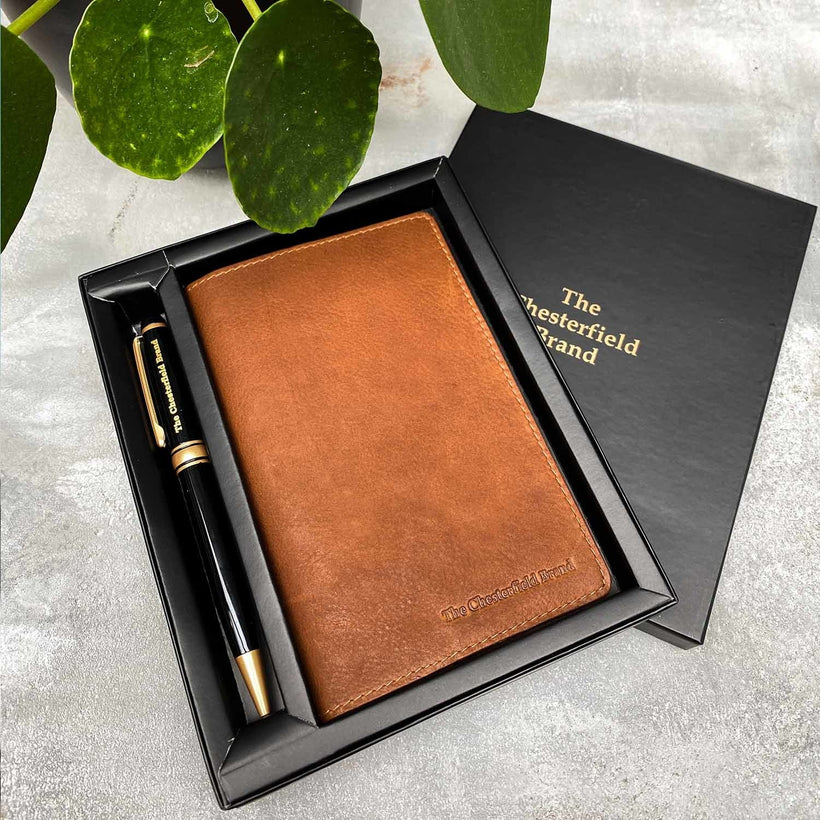 Giftset Leather Writing Case and Pen (Passport holder) نسائي