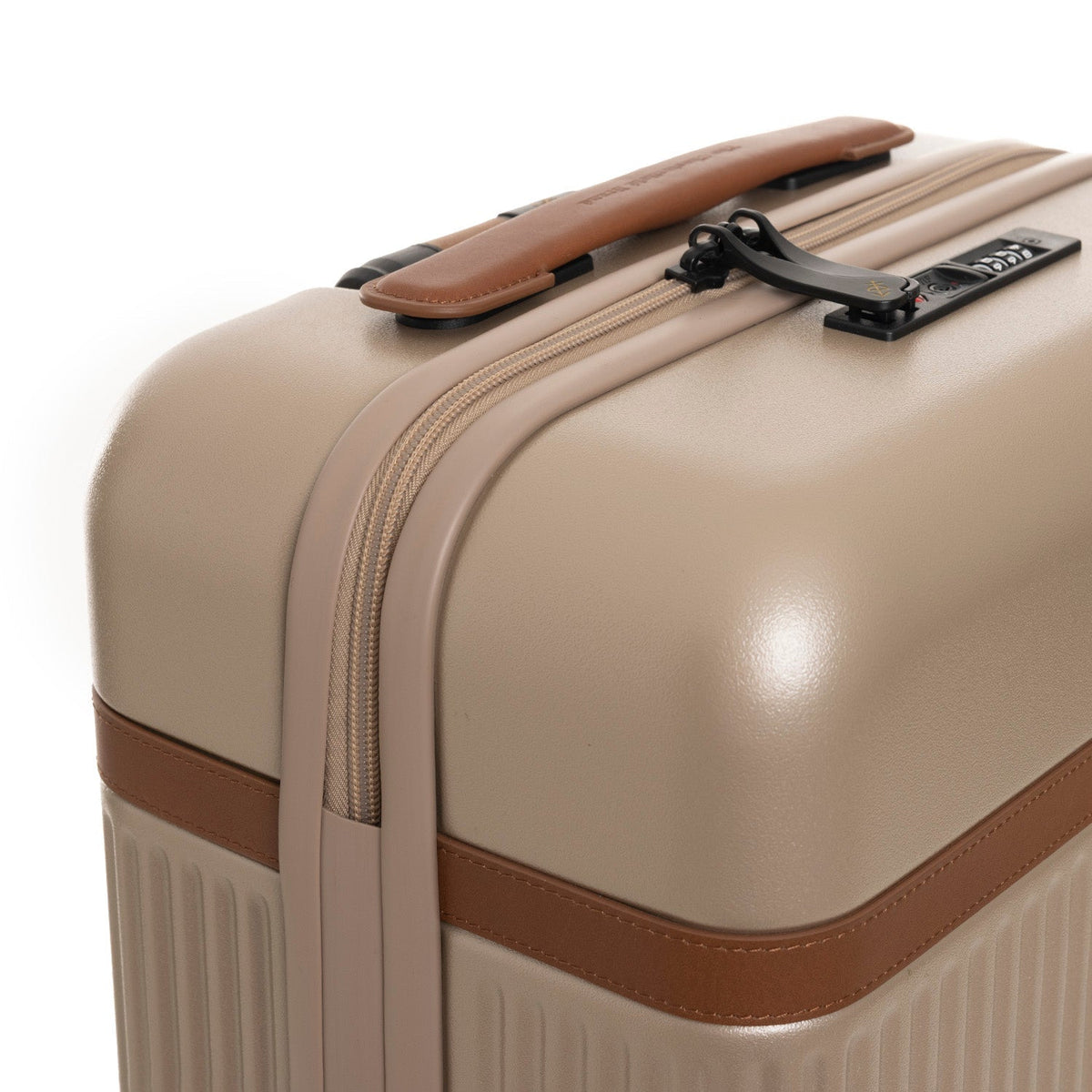 Styled Fit Perspective of Hand Luggage Suitcase Zuna نسائي on Model - Natural Daylight Drape