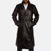 
Hooligan أسود معطف ترنش جلد رجالي in Black Cowhide Leather - عرض أمامي وقَصّة مفصلة أنيقة | شراء أونلاين عبر المتجر الرسمي
