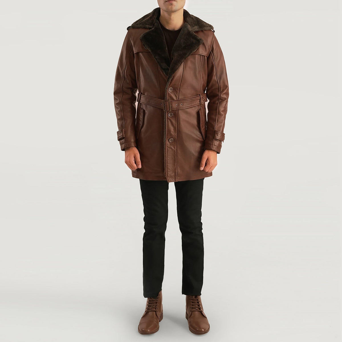 Close-Up Detail of Notch &amp; Button Hardware on Men's Hunter Distressed بني Fur معطف جلد رجالي