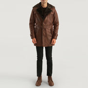 Close-Up Detail of Notch &amp; Button Hardware on Men's Hunter Distressed بني Fur معطف جلد رجالي