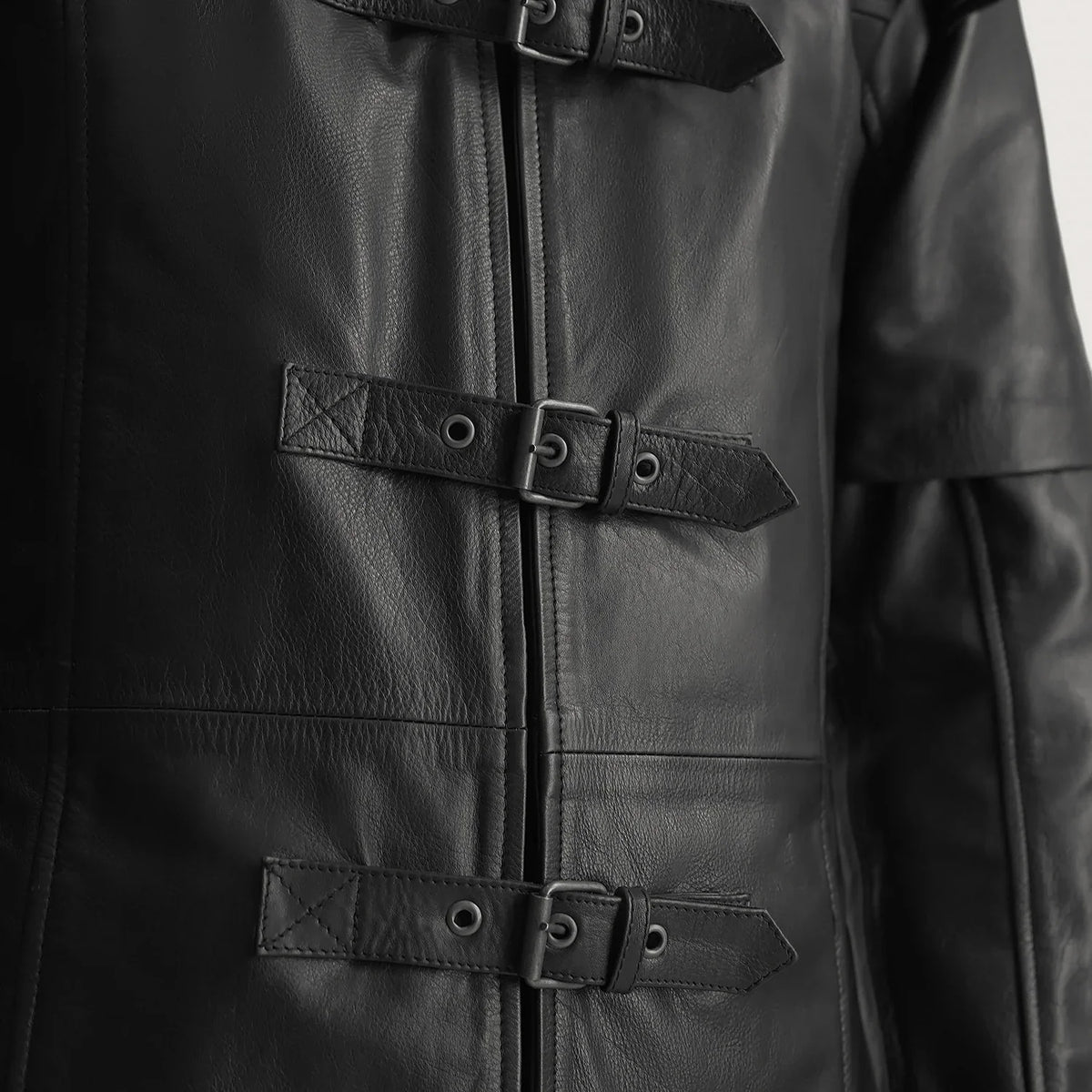 
عرض البطانة الداخلية Showing Quilted Polyester Lining & جيبان داخليان عمليان
