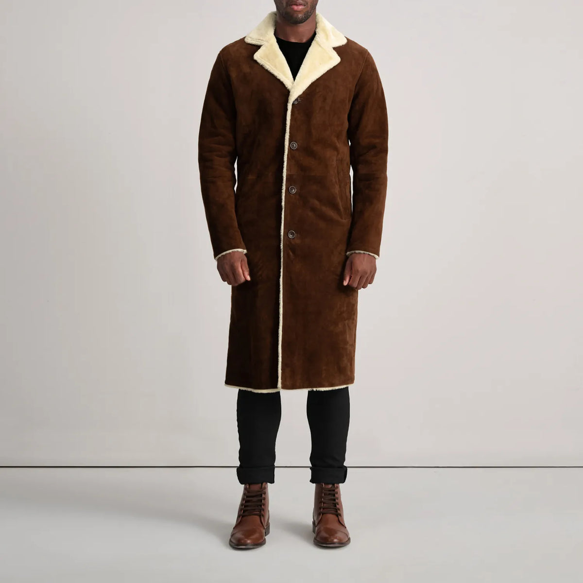
Kolby Brown Suede Shearling Long Coat - عرض جانبي يوضح قَصّة الأكمام المريحة