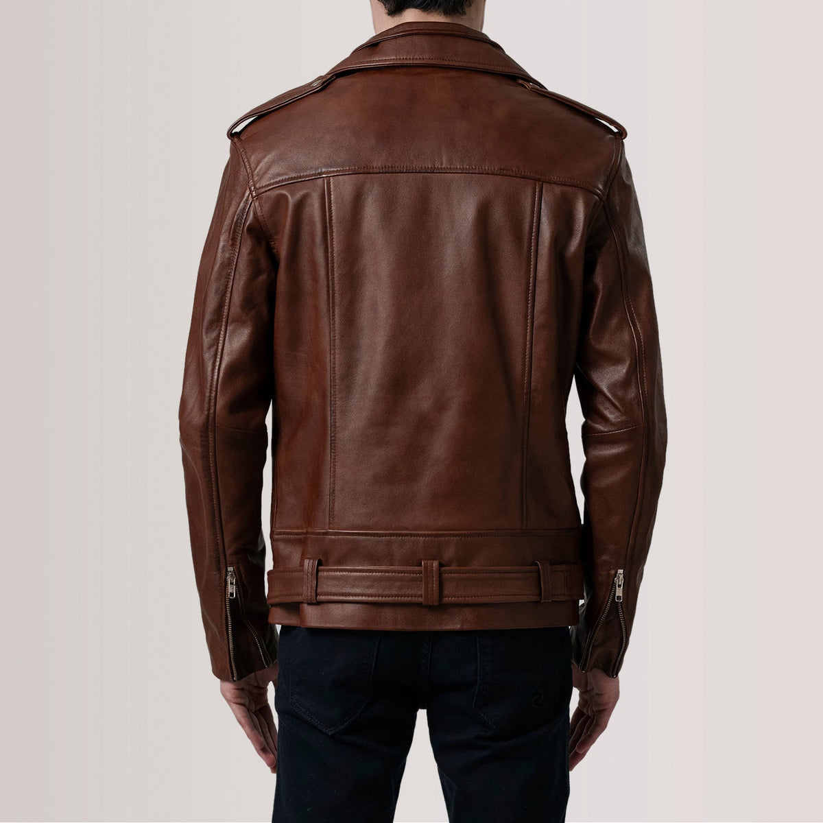 Close-Up Detail of Notch &amp; Zipper &amp; Waist Straps Hardware on Kole Waxed بني Leather Double Rider جاكيت جلد رجالي