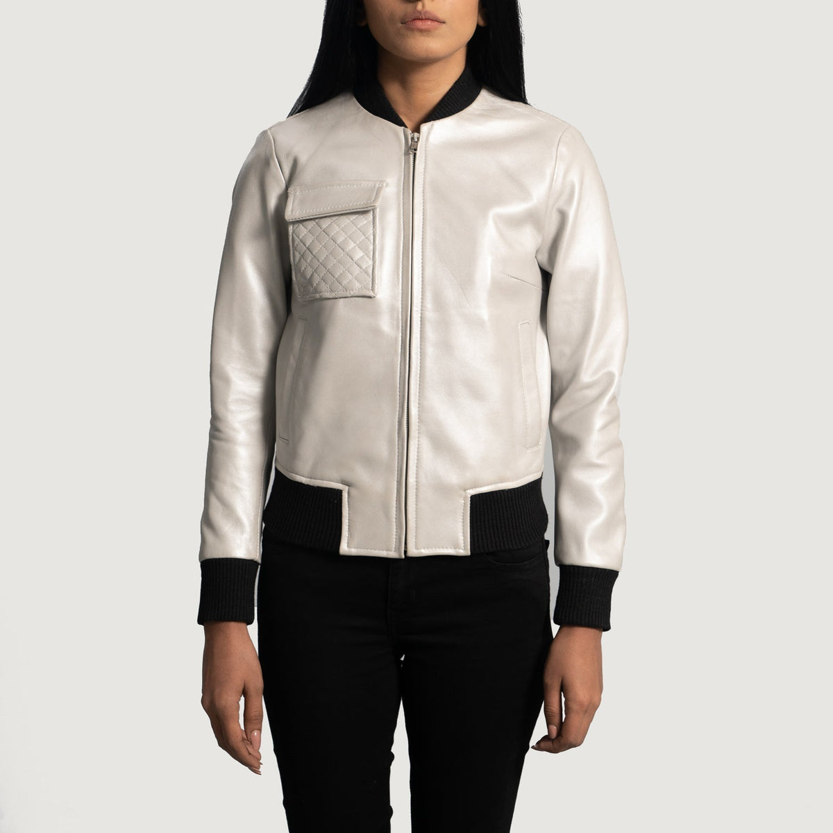 
Silver Sheepskin Leather Bomber Jacket - عرض خلفي يوضح تفصيل الأكتاف المتقن والحاشية النظيفة