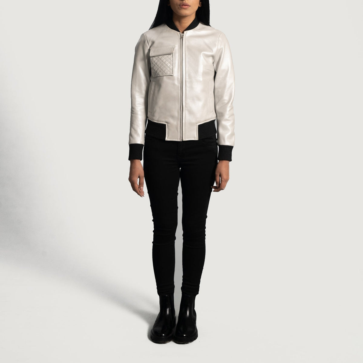
تفاصيل مقربة of Varsity & Zipper Hardware on Lana Silver جاكيت بومبر جلد نسائي