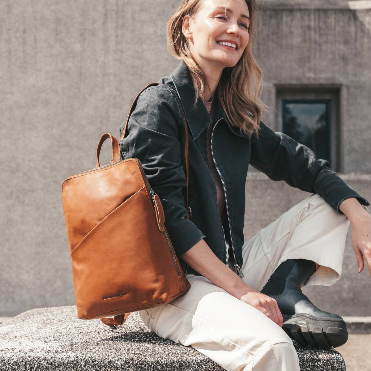 Amanda Full-Grain Leather Backpack نسائي – alternate product view 3