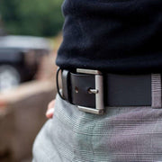 
Classic 100% Full-Grain leather Belt - عرض خلفي يوضح أحزمة الجلد المقواة والخياطة المتقنة