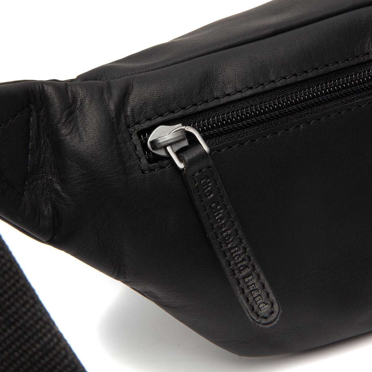 
Solid Antique Brass Hardware & Heavy-Duty Dual Zipper Detail on Brana حقيبة خصر جلدية