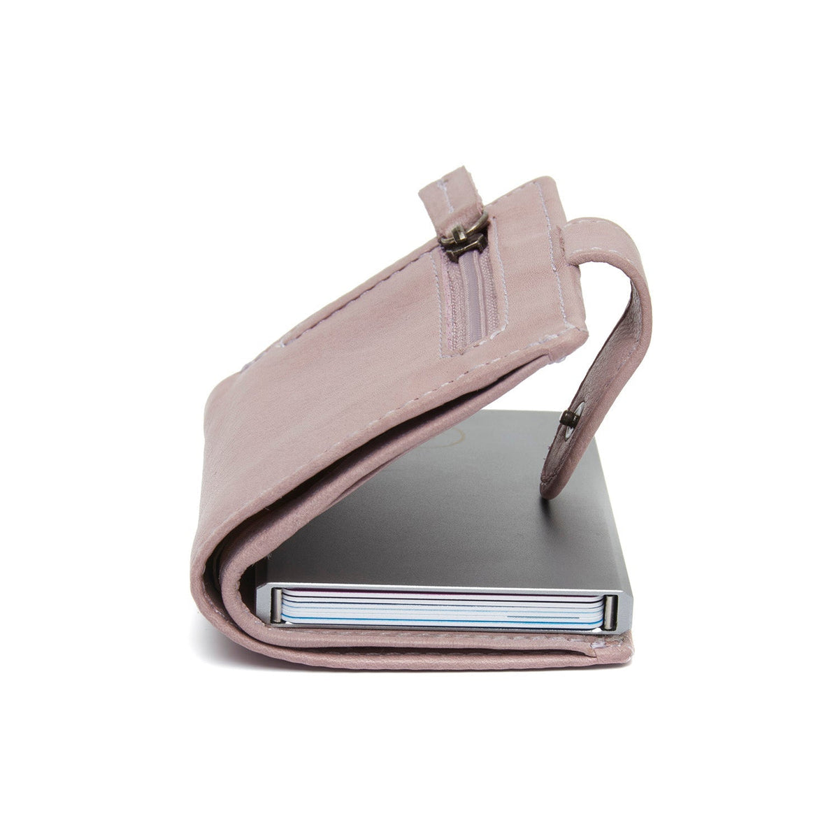 
Solid Antique Brass Hardware & Heavy-Duty Dual Zipper Detail on Kaunas جلد طبيعي فل جرين حافظة بطاقات