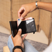 Paris Full-Grain Leather Card Holder نسائي - Structured Side Profile Showing Gusset Depth &amp; Expansion Capacity