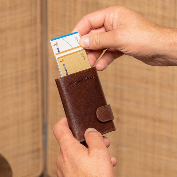 Portland Full-Grain Leather Card Holder – alternate product view 2