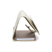 
Solid Antique Brass Hardware & Heavy-Duty Dual Zipper Detail on Sabana جلد طبيعي فل جرين حافظة بطاقات