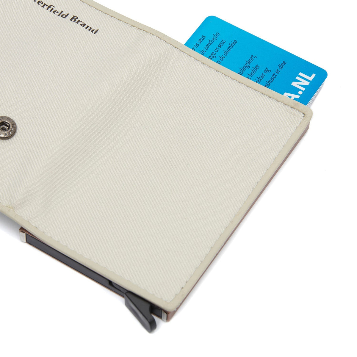 
عرض البطانة الداخلية Showing Dedicated Padded Laptop Sleeve & Multi-Compartment Organization
