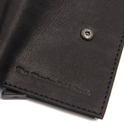 
Solid Antique Brass Hardware & Heavy-Duty Dual Zipper Detail on Torola جلد طبيعي فل جرين حافظة بطاقات
