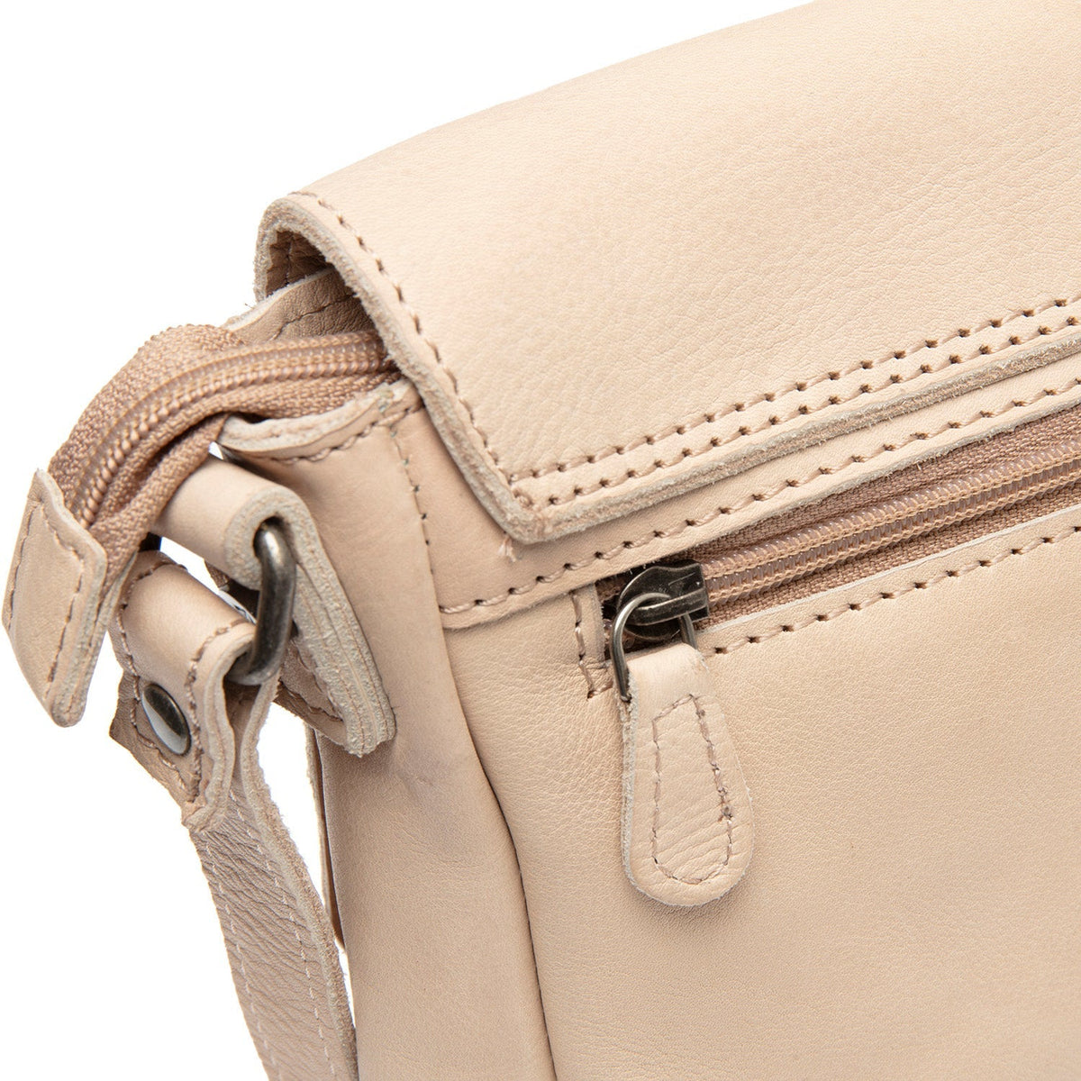 
عرض البطانة الداخلية Showing Dedicated Padded Laptop Sleeve & Multi-Compartment Organization