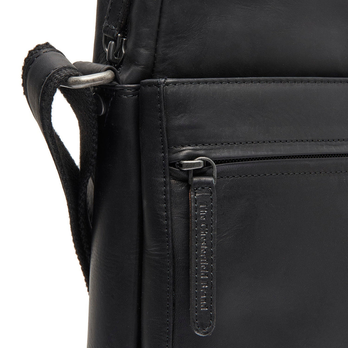 Anzora Full-Grain Leather Crossbody Bag - عرض جانبي يوضح عمق الحقيبة وسعة التخزين