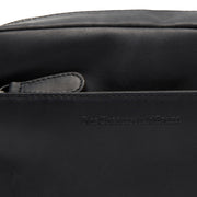 
عرض البطانة الداخلية Showing Dedicated Padded Laptop Sleeve & Multi-Compartment Organization