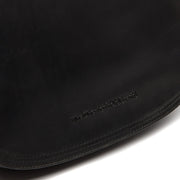 
Solid Antique Brass Hardware & Heavy-Duty Dual Zipper Detail on Everglades حقيبة كروس جلدية