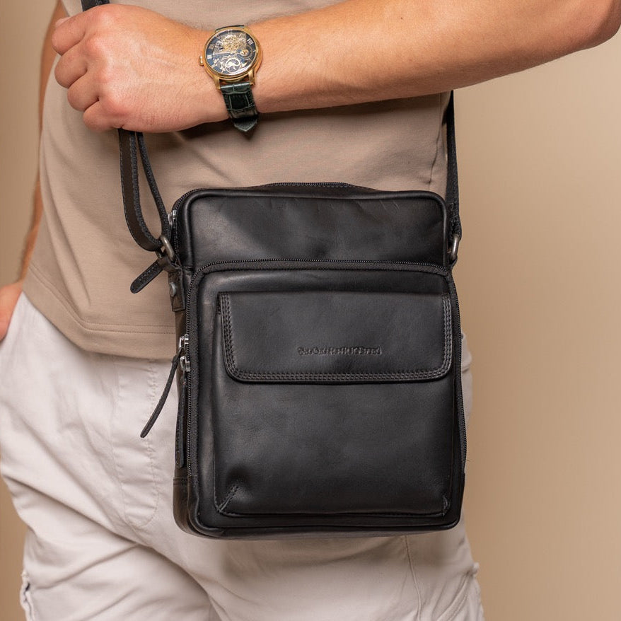 
Classic 100% Full-Grain leather Bag - عرض خلفي يوضح أحزمة الجلد المقواة والخياطة المتقنة