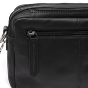 
Solid Antique Brass Hardware & Heavy-Duty Dual Zipper Detail on Samui حقيبة كروس جلدية