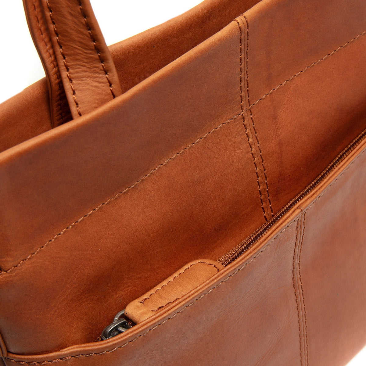 Authentic 100% Full-Grain Leather Grain Texture &amp; Heavy-Duty Seam Stitching Detail