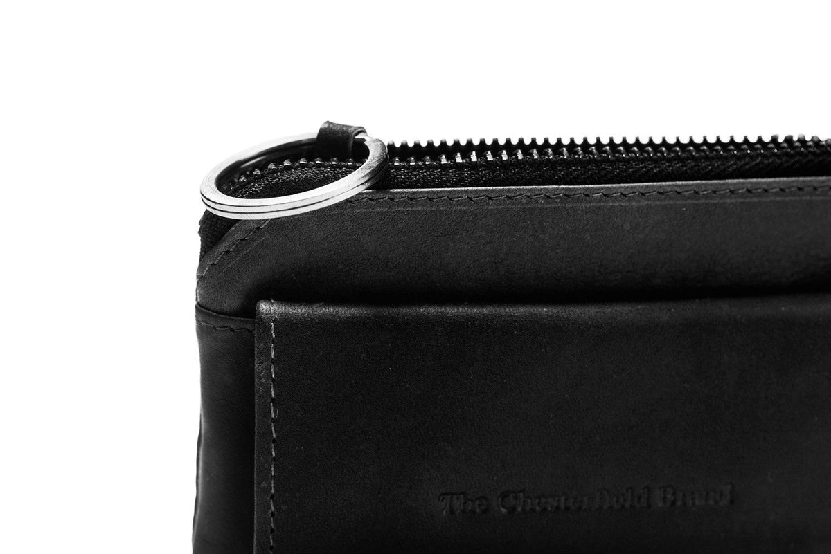 Oliver Full-Grain Leather Key Case نسائي - Lateral Side Profile View Showing Sleeve Cut &amp; Athletic Taper Fit