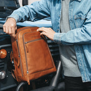 Detroit Full-Grain Leather Laptop Backpack نسائي – alternate product view 2