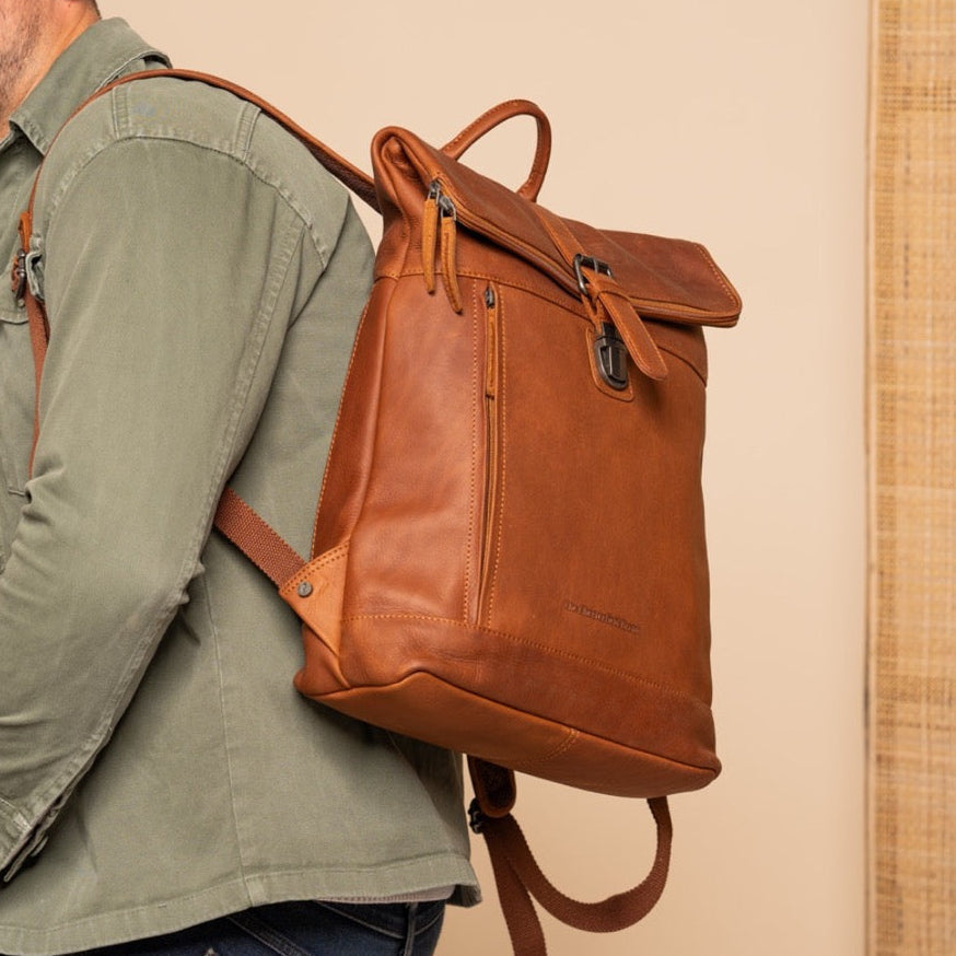 Larsson Full-Grain Leather Laptop Backpack نسائي – alternate product view 2