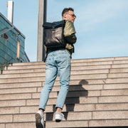 Savona Full-Grain Leather Laptop Backpack نسائي - Structured Side Profile Showing Gusset Depth &amp; Expansion Capacity