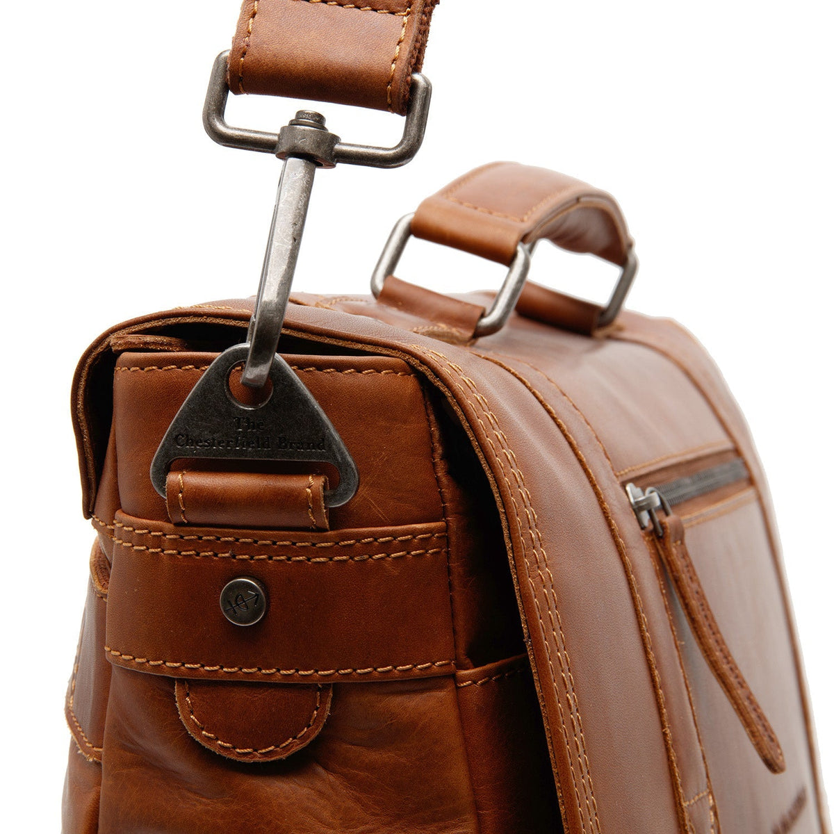 عرض البطانة الداخلية Showing Dedicated Padded Laptop Sleeve & Multi-Compartment Organization