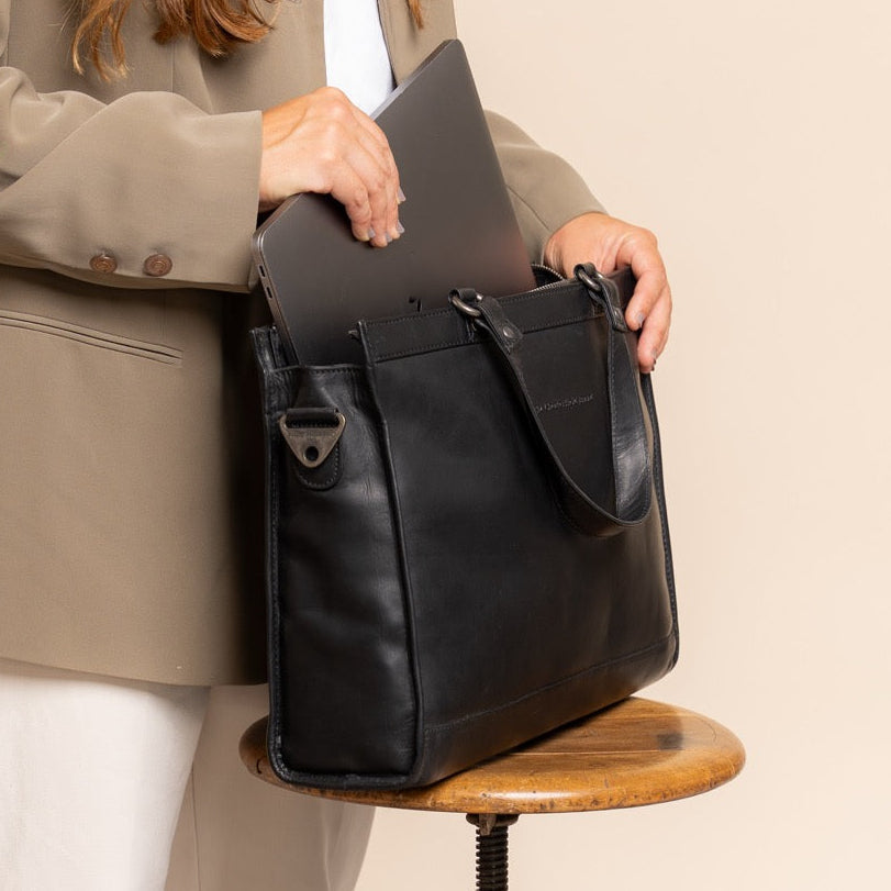 Manly Full-Grain Leather Laptop Bag نسائي - Structured Side Profile Showing Gusset Depth &amp; Expansion Capacity