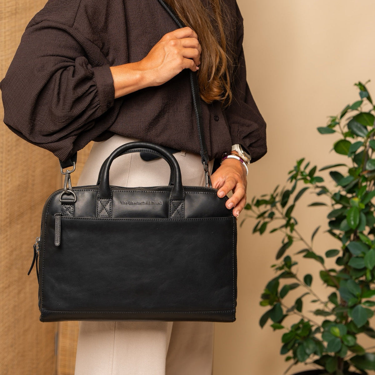 Tilbury Full-Grain Leather Laptop Bag نسائي - Structured Side Profile Showing Gusset Depth &amp; Expansion Capacity
