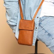 Langley Full-Grain Leather Phone Bag نسائي – alternate product view 2