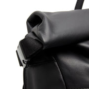 
Mazara جلد طبيعي فل جرين Roll-top Backpack - عرض جانبي يوضح عمق الحقيبة وسعة التخزين